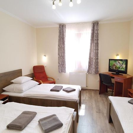 Bed and Breakfast Kamilla Panzió és Rendezvényház Balmazújváros Exterior foto